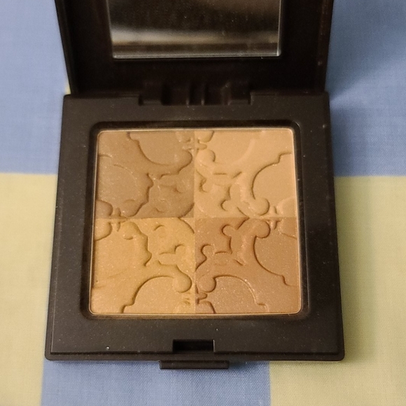 🌟LauraMercier illuminating powder Moroccan Bronze - Picture 2 of 2